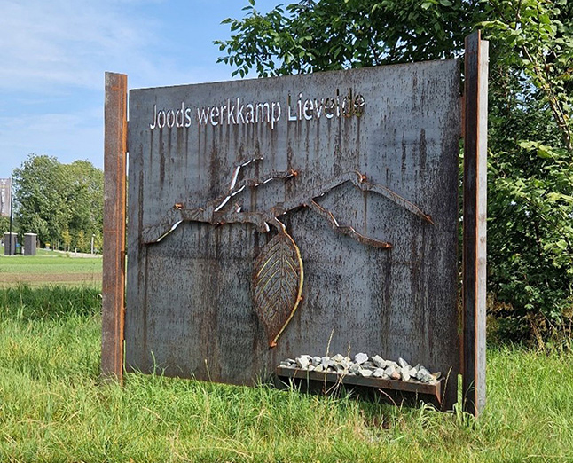 Het monument bij het voormalig Joods werkkamp in Lievelde