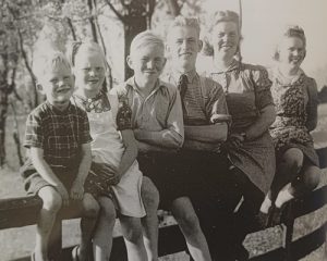vlnr Jozef, Maria, Herman, Johan, Anna en Lies Hogenkamp