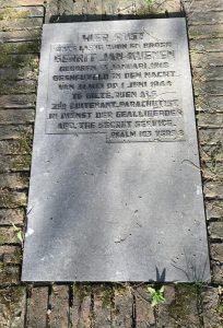Grafsteen op Duinrust Beverwijk - Gerrit Jan Kuenen